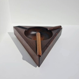 Cenicero de madera negro personalizado para contener cenizas de cigarros a buen precio accesorios de madera para fumadores - Product Image 3