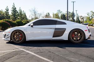 Audi R8 V10 Coupé 2020 Usado en Buen Estado, Sin Reserva, Paquetes Exteriores e Interiores de Carbono, Interior Completamente en Cuero - Product Image 2