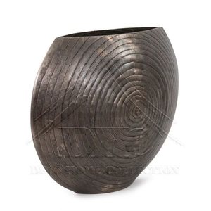 Vase à fleur en métal de qualité supérieure avec un look tendance et un fini enduit de poudre noire et un design distinctif pour les intérieurs de luxe - Product Image 3