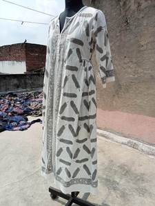 Robe longue en coton indien blanc imprimé à la main Superbe tenue de fête à la plage avec taille naturelle - Product Image 6