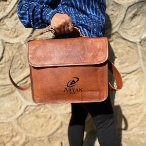 Sac messager pour ordinateur portable 9*11 pouces unisexe fait à la main en cuir de chèvre véritable avec motif de bonbons - Product Image 1