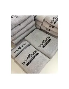 Настраиваемые роскошные хлопковые махровые полотенца Pantone окрашивание логотип вышивка отель спа пляжная одежда персонализированный набор для ванной 500 GSM 50x80 см