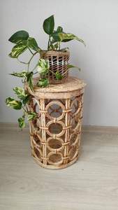Jardinera redonda de hierro y caña para decoración de jardín y jardinera de mimbre y algas marinas de color natural - Product Image 2