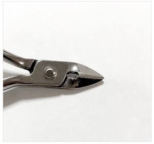 Pince à cuticules à mâchoire complète de vente chaude pince à cuticules professionnelle en acier inoxydable avec poignée en or pour l'art des ongles et le soin des cuticules - Product Image 2