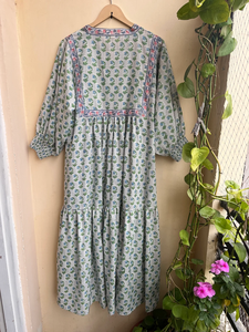 เดรสแม็กซี่สไตล์ลำลองสำหรับผู้หญิงเสื้อคลุมสไตล์อินเดียผ้าคอตตอน100% พิมพ์ลายปักและประดับพู่ - Product Image 3