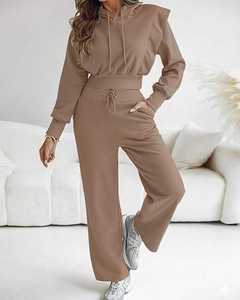 Tenues 2 pièces pour femmes 2025, sweat à capuche à manches longues court, pantalon large à jambes larges au-dessus du genou, ensemble de survêtement d'hiver, logo personnalisé - Product Image 3