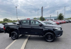 Neatly Used 2018 <b>T</b>-o-y-ota Hi-lux Pickup 2.4 D-4d Active 4wd Euro 6 4dr, Left-Hand <b>Drive</b>, 5-Speed Manual, 4WD - Product Image 5