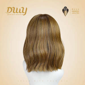 Perruque synthétique courte bouclée caramel sans colle Nia-DWY avec dentelle transparente, raie libre, mono skinweft, couleur caramel courte bouclée - Product Image 3