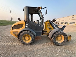รถตักขนาดเล็ก 2019 304L 4WD รุ่น Z277842 อุปกรณ์พร้อมส่งออกระดับพรีเมียม - Product Image 3