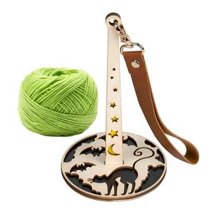 Precio bajo Productos de madera personalizados Venta caliente Dispensador de soporte de bola de hilo de muñeca de madera para ganchillo Soporte de hilo de muñeca de madera - Product Image 6