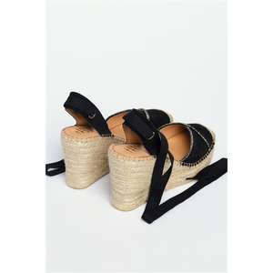 Alpargata cerrada con tacón de cuña alto - Product Image 3