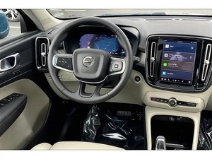 2023 pour UTILISÉ 2023 V o I v o XC40 B5 Plus Thème sombre - Product Image 3