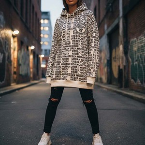 Sudadera Personalizada de Mujer Estilo Urbano con Patrón de Texto Repetido en Helvetica, Bordado 3D en la Parte Delantera, Detalles en las Mangas - Product Image 5