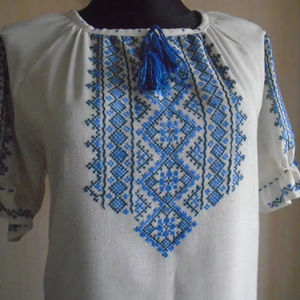 Authentique robe ukrainienne brodée à la main pour femmes taille XS lin traditionnel Vyshyvanka fait main Ukraine - Product Image 1