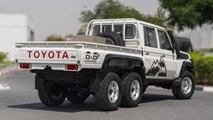 LA MEJOR OPCIÓN DE VENTA 2025 TOYOTA LAND CRUISER LC79DC 6X6 BLACK EDITION 4.2D MT PICK-UP DOBLE CABINA - Product Image 4