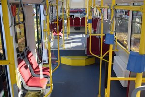 Modèle de tram électrique moderne à haute capacité, série T701, avec système de contrôle à transistors et conception confortable pour les passagers - Product Image 5