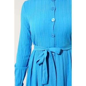 ชุดเดรสสีฟ้าพื้นฐานพร้อมเข็มขัดติดกระดุมสไตล์ลำลอง - Product Image 2