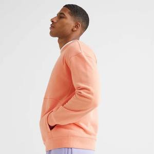 Vente en gros de sweatshirts pour hommes brodés sur mesure Sweatshirts à capuche de haute qualité pour la saison d'hiver directement des fabricants - Product Image 3