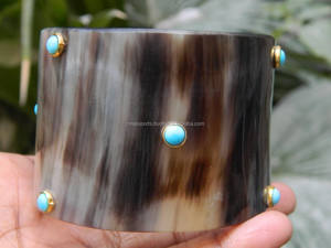 Bracelets en corne de buffle fabriqués à la main du fabricant indien Bracelets Finition naturelle Forme de serrure incrustée de diamants pour les mariages - Product Image 2