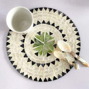 Plateau de service en bois vietnamien de luxe avec belle conception d'incrustation de vadrouille Vaisselle tendance pour restaurant et table basse - Product Image 4