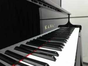 Piano droit Kawai US50 En stock Livraison rapide Piano droit robuste pour une utilisation à long terme pour la scène et le studio d'occasion - Product Image 2