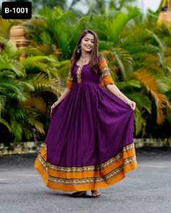 Vêtements traditionnels indiens style indien du sud Vichitra soie Anarkali longues robes unies avec grande taille disponible pour les vêtements de mariage - Product Image 4