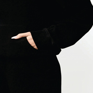 Drop Shoulder Relaxed Fit 100% Cotton Établi Relaxed Fit Hood Black Women's Pullover Hoodie - Product Image 6