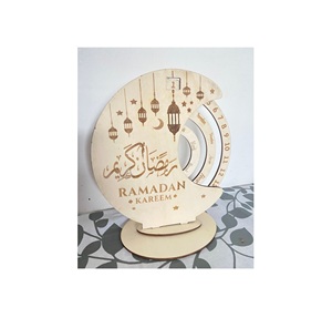 Decoración de Ramadán de madera de estilo Vintage con patrones tradicionales para colgar en la pared del hogar y fiestas temáticas de Ramadán - Product Image 1