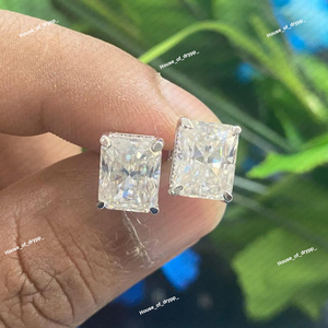 ต่างหูเพชรโมอิสซาไนต์ทรงเหลี่ยมขนาดใหญ่ ประดับเพชรขาว ตัวเรือนเงินแท้ ดีไซน์หรูหรา ประดับเพชรแบบ Iced Out สำหรับผู้หญิง - Product Image 3