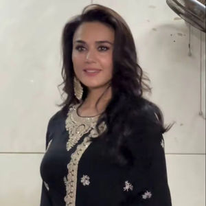 Recién llegado, diseño moderno, Faux Georgette, hilo pesado con bordado de secuencia y borde de encaje de cuatro lados, Top Palazzo y Dupatta - Product Image 1