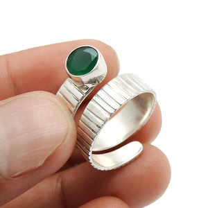 Onyx vert naturel pierre de naissance pierre précieuse en argent sterling 925 anneaux de conception unique fête porter des anneaux délicats faits à la main pour son OEM. - Product Image 1