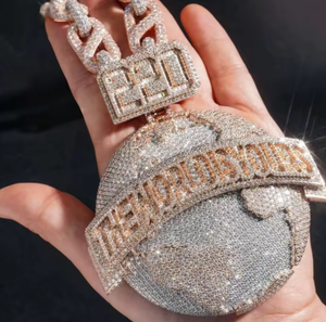 Pendentif unisexe de luxe personnalisé en argent sterling 925 plaqué or, entièrement serti de diamants Moissanite VVS taille brillant, style Hip Hop - Product Image 2