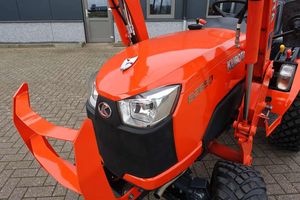 Tracteur agricole miniature Kubota B2650 4x4 HST 25 CV avec moteur automatique, chargeur frontal et roulements agricoles - Product Image 4