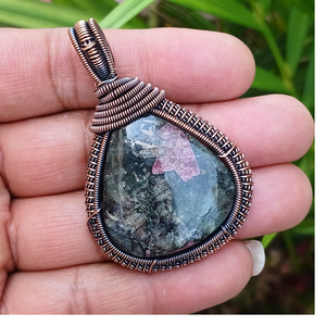 Colgantes de piedras preciosas de color azul hechos a medida con cobre para uso por diseñadores de piedras preciosas para reventa y para uso en joyas de moda - Product Image 1