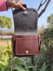 Nueva llegada bolso de mano de piel de vaca cuero Sling Bag Gypsy Boho Vintage hecho a mano estampado de leopardo occidental correa ajustable ligera - Product Image 5