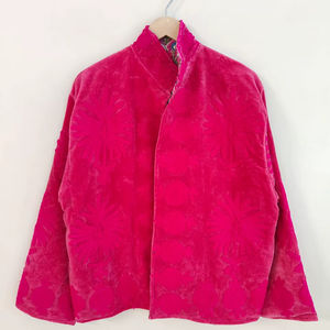 Chaqueta Suzani de Terciopelo Rosa, Abrigo de Invierno Bordado, Chaqueta Bordada Suzani, Abrigo Artesanal Bohemio - Product Image 1