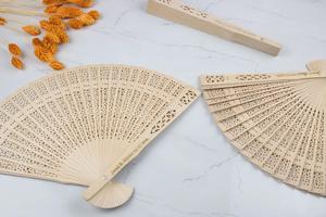 Abanico de madera artesanal ecológico cultural con tela de algodón suave para celebraciones tradicionales, ceremonias y festivales - Product Image 2