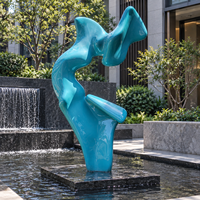 Sculpture abstraite personnalisée en résine de fibre de verre avec finition bleue brillante pour les projets de jardin, de fontaines et de aménagements paysagers résidentiels