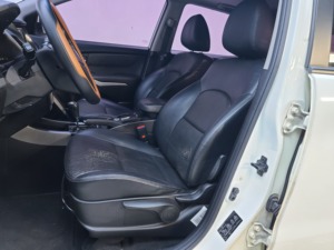 2015 KGM (Ssangyong) Korando C * 2S.KEY + 4WD + NAVI + SUNROOF * Sièges en cuir de direction gauche SUV coréen d'occasion de meilleure qualité - Product Image 4