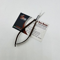 Ciseaux à sourcils inclinés brun chocolat avec logo personnalisé Outil à ressort en acier durable Pince à sourcils pointue inclinée