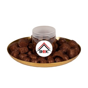 Bandeja DE SERVICIO DE METAL American Decor con acabado dorado es el compañero perfecto para presentar chocolates finos con estilo - Product Image 6