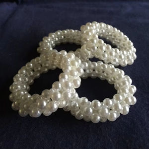 Anneau de serviette en fausse perle blanche - Product Image 1