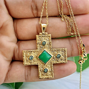 Collier pendentif croix chrétienne style bohème plaqué or 18 carats avec chalcédoine chryso et minuscules oxydes de zirconium aquatiques, bijoux hip-hop - Product Image 1