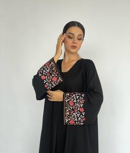 Abaya en soie noire anti-rides avec broderie multicolore pour adultes - Vêtement de prière - Product Image 3