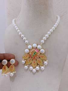 Meenakari ชุดสร้อยคอน้ำหนักเบางานหัตถกรรมโบราณ, ชุดมุกเทียมลายดอกไม้ทองเหลืองขนาดใหญ่สามารถปรับแต่งได้ - Product Image 2