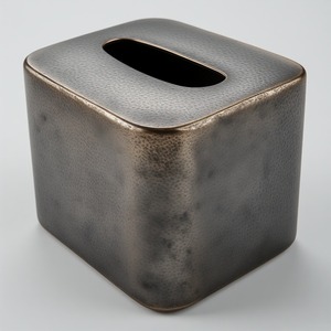 Boîte à mouchoirs élégante et moderne multifonctionnelle, structure métallique durable, design artisanal pour un usage domestique et commercial, organisation élégante - Product Image 1