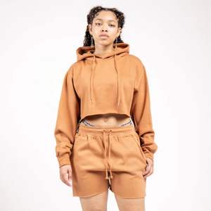 Ensemble haut court et short en polaire pour femme-Vêtements de détente deux pièces élégants, parfaits pour les journées décontractées, le repos et les vêtements de tous les jours - Product Image 5