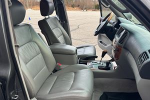 Lexus LX 470 Usado en Buen Estado, Año 2006, ~91400 Millas, Motor V8 de 4.7 Litros, Tracción en las Cuatro Ruedas, Recién Servido - Product Image 4