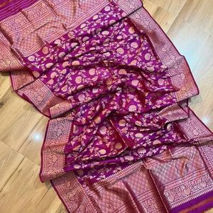 Hecho a medida en saris de seda brocada de color granate oscuro con certificación de seda pura ideal para reventa por Diseñadores de ropa - Product Image 3