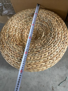 Otomano de jacinto de agua tejido a mano con acabado natural para decoración del hogar y uso de asientos - Product Image 3